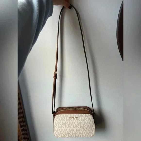 Michael Kors Outlet Crossbody Bag - Picture 4 of 7